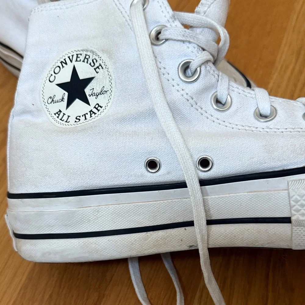 Converse All Star White Canvas High-Tops. Size 8.5 - Picture 3 of 12